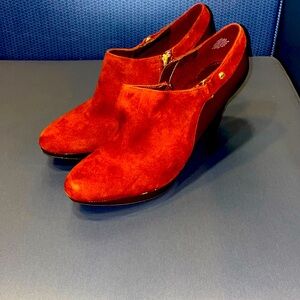 Burgundy Bandolino heels.